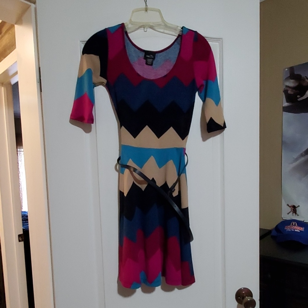 Half sleeve Chevron dress